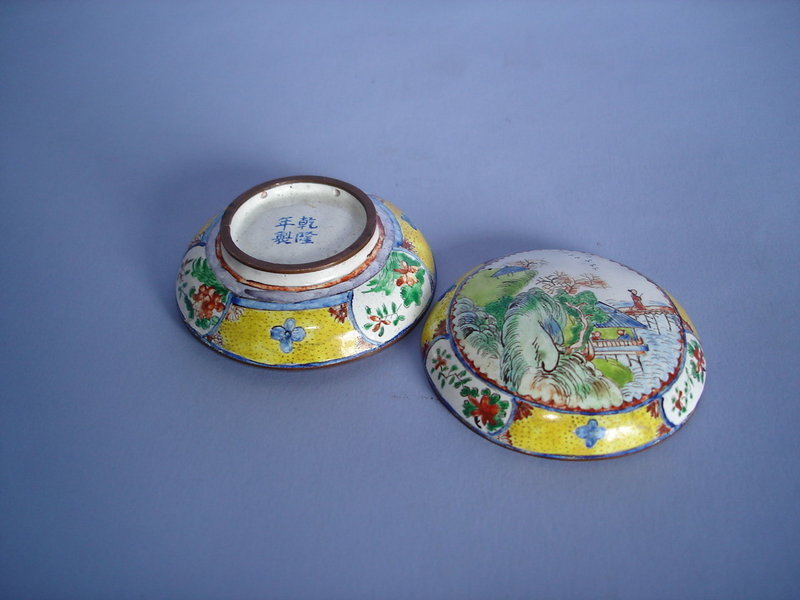 #0083 18thCentury Chinese Canton Enamel Box Qianlong Mark and Period (1736-1795) **Sold**Sold to USA - June 2011 售至美国 - 2011年6月