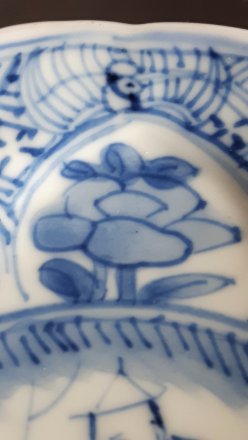 #1741 Small Blue and White Chinese Export Saucer Dish , Kangxi reign (1662-1722) 清康熙 外销青花人物菱口碟  **SOLD** 2021