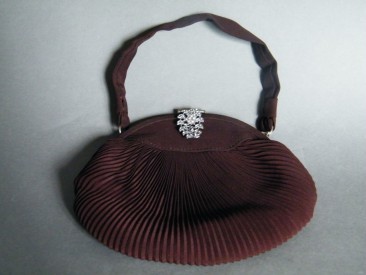 #0250 1930s - 1940s Ladies Crepe Evening Bag "SOLD"