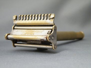 #1755  Valet "Auto Strop" Safety Razor from U.S.A., circa 1930s -1940s plus many Extra Blades  **SOLD** 2019