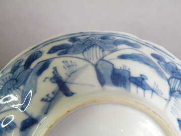 #1741 Small Blue and White Chinese Export Saucer Dish , Kangxi reign (1662-1722) 清康熙 外销青花人物菱口碟  **SOLD** 2021