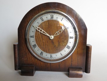 #0015 1940s - 1950s Oak Cased  8  Day Mantle Clock  **SOLD** December 2017