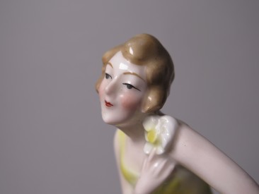 #1573   Art Deco Porcelain Trinket Box, circa 1920s - 1930s  **SOLD** July 2017