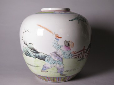 #1571  Chinese Famille Rose Porcelain Jar, circa 1870-1920  Sold in our Liverpool shop - June 2018 / 利物浦店内售出 - 2018年6月