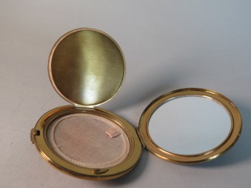 #1631  Ladies Powder Compact, circa 1950s   **Sold**  March 2018