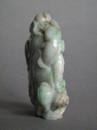 #0830  Chinese Jadeite Carp & Lotus 'Boulder', Late 18th/19th Century 鲤鱼翡翠把件 - 18/19世纪 Price on Request 售价待询