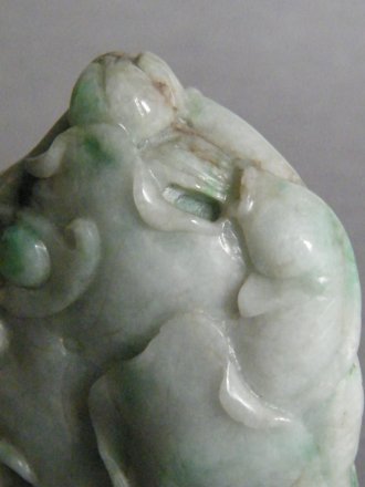 #0830  Chinese Jadeite Carp & Lotus 'Boulder', Late 18th/19th Century 鲤鱼翡翠把件 - 18/19世纪 Price on Request 售价待询