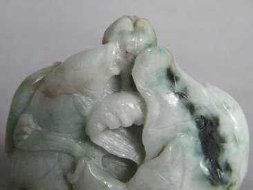 #0830  Chinese Jadeite Carp & Lotus 'Boulder', Late 18th/19th Century 鲤鱼翡翠把件 - 18/19世纪 Price on Request 售价待询