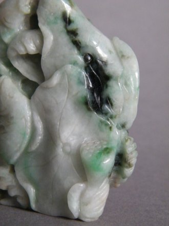 #0830  Chinese Jadeite Carp & Lotus 'Boulder', Late 18th/19th Century 鲤鱼翡翠把件 - 18/19世纪 Price on Request 售价待询