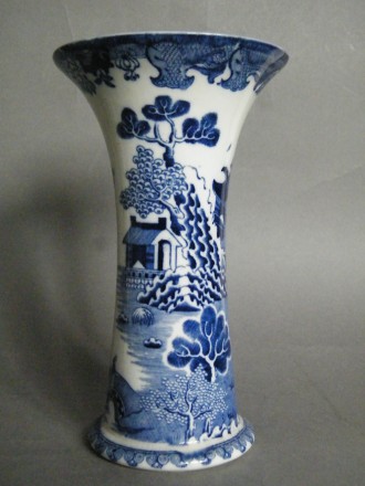 #1627  Mason's 'Patent Ironstone' Willow pattern Vase, circa 1845