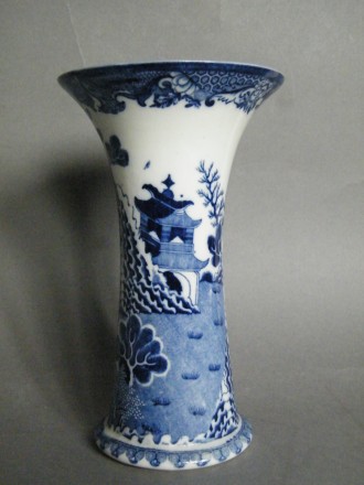 #1627  Mason's 'Patent Ironstone' Willow pattern Vase, circa 1845