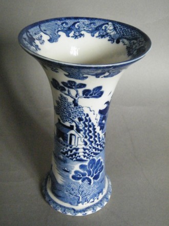 #1627  Mason's 'Patent Ironstone' Willow pattern Vase, circa 1845