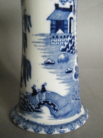 #1627  Mason's 'Patent Ironstone' Willow pattern Vase, circa 1845