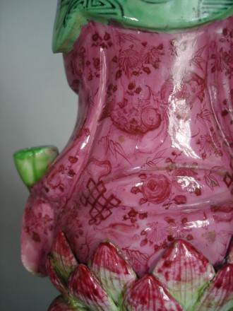 #0195 18th/19th Century Chinese Porcelain Famille Rose Guanyin, Jiaqing Reign ( 1796-1820)