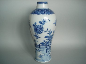 #0225 18th Century Chinese Export Vase - Qianlong reign (1736-1795) **Sold** to China  - September 2009 售至中国 - 2009年9月