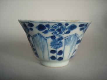 #0180 Blue & White Chinese Export Cup Saucer - Kangxi Reign (1662-1722) **Sold** through our Liverpol shop July 2008 店内售出 - 2008年7月