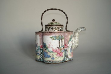 #0294  Rare Mid 18th Century Chinese Enamel Wine Ewer Qianlong  **Sold to China - March 2011 售至中国 - 2011年3月**