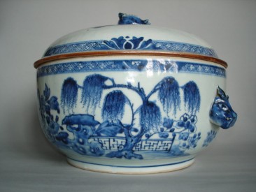 #0190 Large Circular Chinese Export Tureen circa 1750 **Sold** through our Liverpool shop August 2008 店内售出 - 2008年 8月