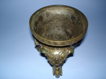 #0087 18th Century Chinese Bronze Tripod Censer - Qianlong Reign (1736-1795)  **Sold** Sold to Taiwan - January 2011 售至台湾 - 2011年1 月