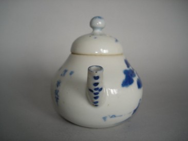 #0185 Chinese Transitional Style Blue and White Teapot - Kangxi Reign (1662-1722) **Sold** to USA - January 2010 售至美国 - 2010年1月