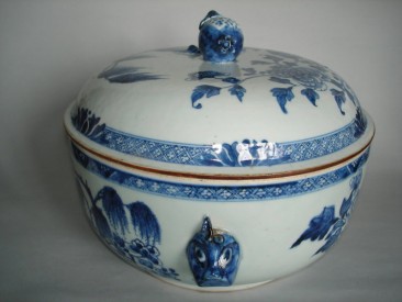 #0190 Large Circular Chinese Export Tureen circa 1750 **Sold** through our Liverpool shop August 2008 店内售出 - 2008年 8月