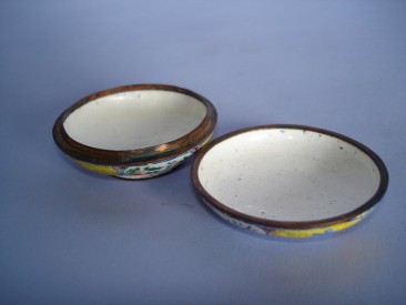 #0083 18thCentury Chinese Canton Enamel Box Qianlong Mark and Period (1736-1795) **Sold**Sold to USA - June 2011 售至美国 - 2011年6月