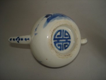 #0185 Chinese Transitional Style Blue and White Teapot - Kangxi Reign (1662-1722) **Sold** to USA - January 2010 售至美国 - 2010年1月