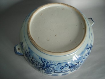 #0190 Large Circular Chinese Export Tureen circa 1750 **Sold** through our Liverpool shop August 2008 店内售出 - 2008年 8月