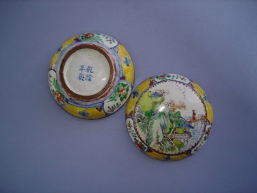 #0083 18thCentury Chinese Canton Enamel Box Qianlong Mark and Period (1736-1795) **Sold**Sold to USA - June 2011 售至美国 - 2011年6月