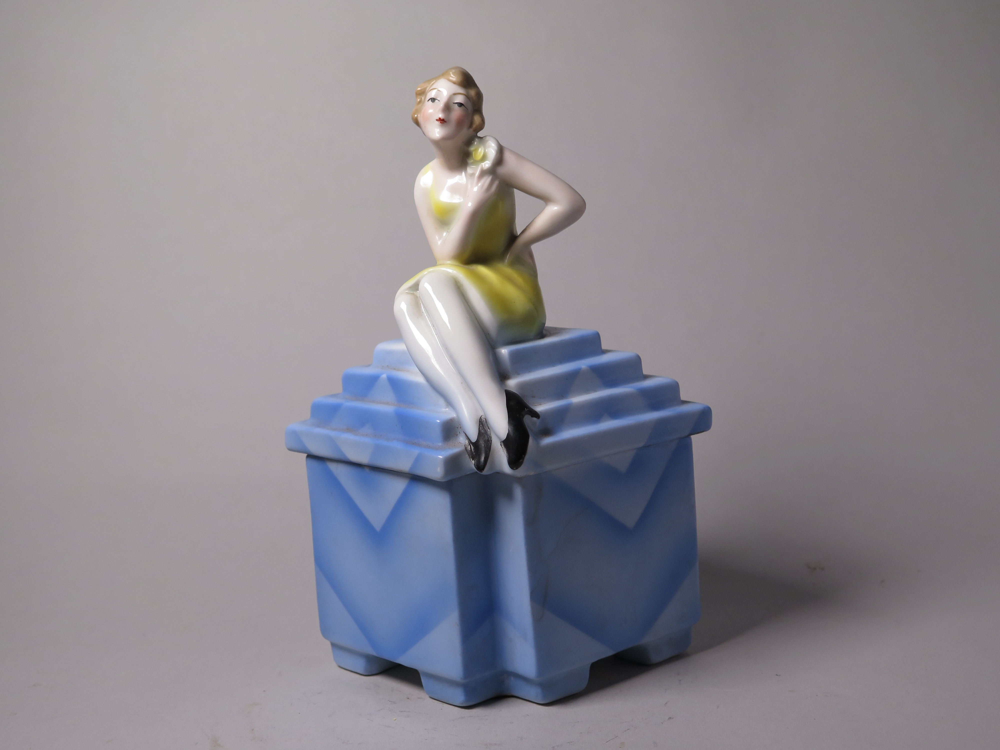 69A INTANDANE > #1573 Art Deco Porcelain Trinket Box, circa 1920s ...