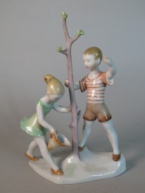 #1632  1950s - 60s Herend Porcelain Figure Group from Hungary