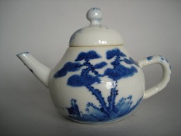 #0185 Chinese Transitional Style Blue and White Teapot - Kangxi Reign (1662-1722) **Sold** to USA - January 2010 售至美国 - 2010年1月