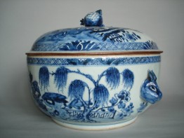 #0190 Large Circular Chinese Export Tureen circa 1750 **Sold** through our Liverpool shop August 2008 店内售出 - 2008年 8月