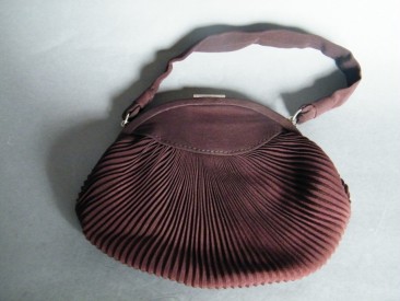 #0250 1930s - 1940s Ladies Crepe Evening Bag "SOLD"