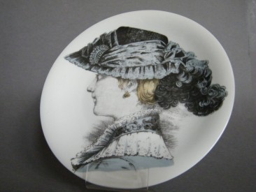 #1461 "Porcelaine de Paris" Victorian Style French Fashion Dish, circa 1960s