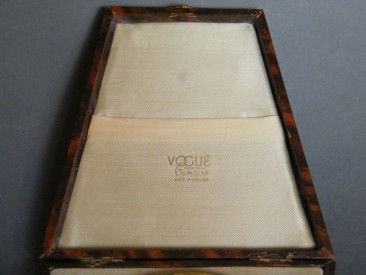 #0883 1950s Siamese Pattern Vogue Powder Compact - Cased **SOLD**