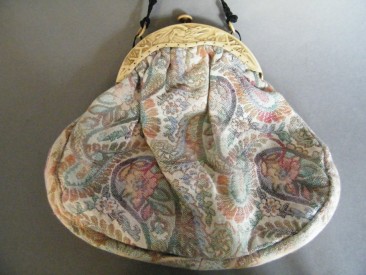 #0844 Tapestry Ladies Handbag with (circa 1920s) Celluloid Clasp  *SOLD*