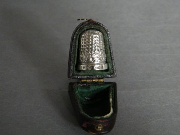 #0940 Victorian Leather Cased Sterling Silver Thimble, Chester 1892 **SOLD**