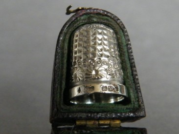 #0940 Victorian Leather Cased Sterling Silver Thimble, Chester 1892 **SOLD**