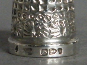 #0940 Victorian Leather Cased Sterling Silver Thimble, Chester 1892 **SOLD**