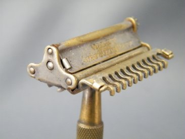 #1755  Valet "Auto Strop" Safety Razor from U.S.A., circa 1930s -1940s plus many Extra Blades  **SOLD** 2019
