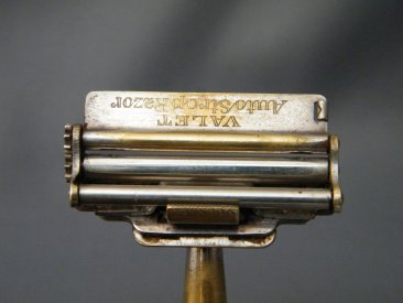 #1755  Valet "Auto Strop" Safety Razor from U.S.A., circa 1930s -1940s plus many Extra Blades  **SOLD** 2019