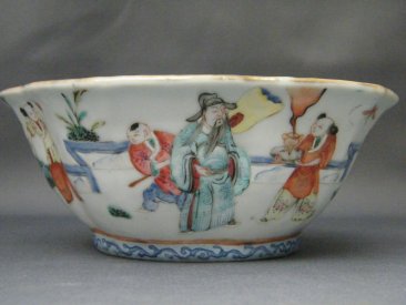 #1725 19th Century Chinese Famille Rose Porcelain Lotus Bowl, Tongzhi (1862-1874)   Sold in our Liverpool shop - August 2018 / 利物浦店内售出 - 2018年8月