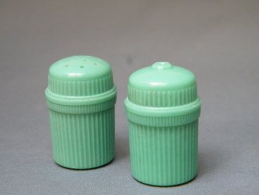 #1784 Green Plastic Salt and Pepper, probably Beetleware 1940s