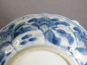 #1741 Small Blue and White Chinese Export Saucer Dish , Kangxi reign (1662-1722) 清康熙 外销青花人物菱口碟  **SOLD** 2021