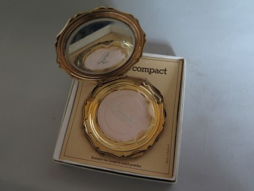 #1513  Boxed Stratton Powder Compact, circa 1970  **SOLD** December 2019