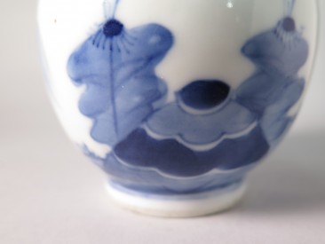 #1523  Small Blue & White Chinese Porcelain Jar ( Kangxi Mark), circa 1900  Sold in our Liverpool shop - June 2018 / 利物浦店内售出 - 2018年6月