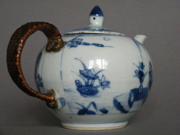 #1528 Early 18th Century Chinese Export Porcelain Teapot, Yongzheng (1723-1735)