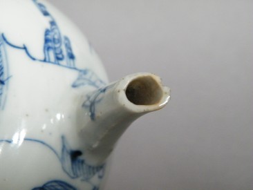 #1528 Early 18th Century Chinese Export Porcelain Teapot, Yongzheng (1723-1735)