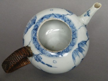 #1528 Early 18th Century Chinese Export Porcelain Teapot, Yongzheng (1723-1735)